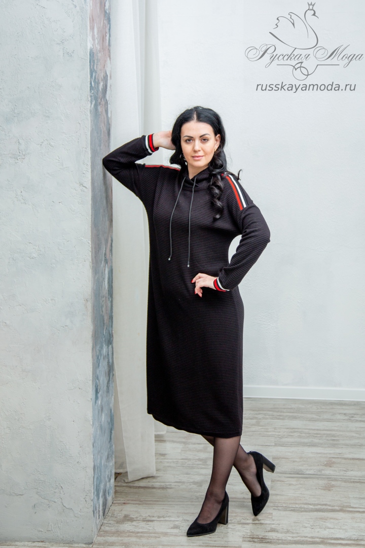 Трикотажное вязаное платье чёрного цвета с отделкой - тесьма

Состав ткани: 95% вискоза, 5% лайкра

