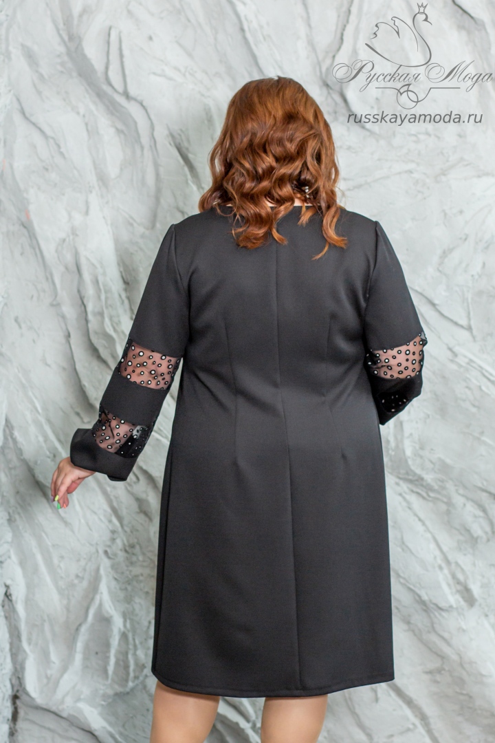 Красивое, элегантное платье с необычным оформлением рукава

Состав ткани: черный энтик + тесьма с красным
50% вискоза, 50% полиэстер